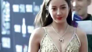 老娘随便走两步,就能告诉你什么叫风情万种,摇曳生姿!