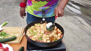 自驾游的第一次在野外做饭,别说,相当有意思