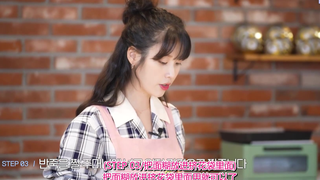 手工也超棒~看国民妹妹IU 李知恩做草莓味马卡龙红冰淇淋喂你们吃