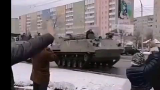 一段让乌克兰群众歇斯底里的视频：人们向RF军队挥手致意，乌克兰威胁说要杀死他们，结果发现在白俄罗斯