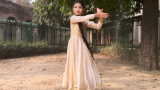印度少女的印度舞表演