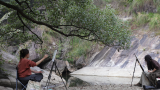 中外艺术家在李白名篇《望庐山瀑布》所在地——秀峰写生创作