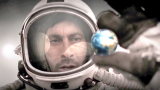宇航员前往神秘星球，却意外将地球缩小，装进了一颗玻璃球！速看科幻短片《登陆阿尔法46号星球