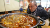 【吃货请闭眼】 传说北京第一的铁锅肥肠？红汤鲜亮肥肠软糯入味，配上啤酒绝了！