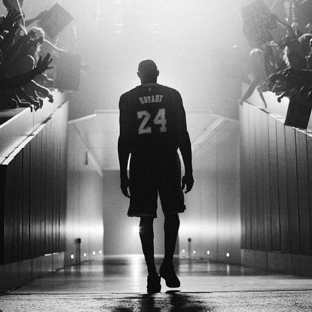 ノ- ( ゜- ゜)つロ