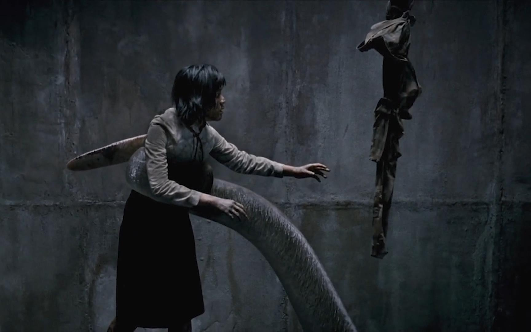 ノ- ( ゜- ゜)つロ