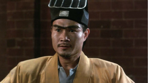 ノ- ( ゜- ゜)つロ