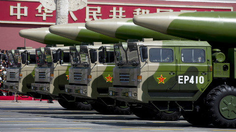 ノ- ( ゜- ゜)つロ