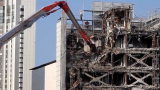 日本造高层拆楼机，机械臂长65米，轻松拆除高楼