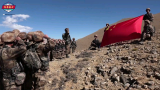 纪念志愿军出国作战70周年，西藏军区某旅二营官兵勇攀海拔5200米高峰