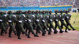 “向右看”！卢旺达阅兵式上，黑人士兵走中国正步，高喊中文口号