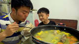 五斤排骨炖一锅,大sao给小肥羊加餐,能吃上大蒜配肉,真过瘾