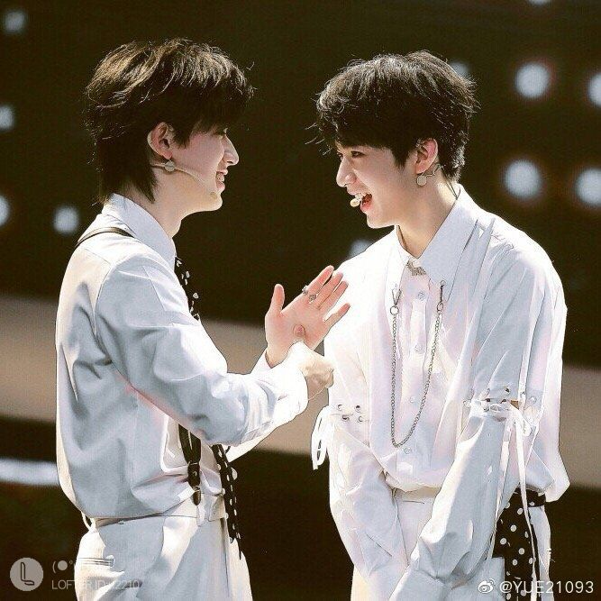 ノ- ( ゜- ゜)つロ