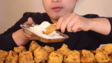 【韩国吃播】Ddeonggae吃BHC炸鸡腿 咀嚼音20180313