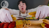 【Gongsam】 辣奇多汉堡+辣火鸡酱炸鸡薯饼芝士棒洋葱圈
