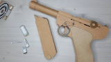 如何用纸板制作一把弹射子弹的驳壳手枪wgog934-纸板手工制作