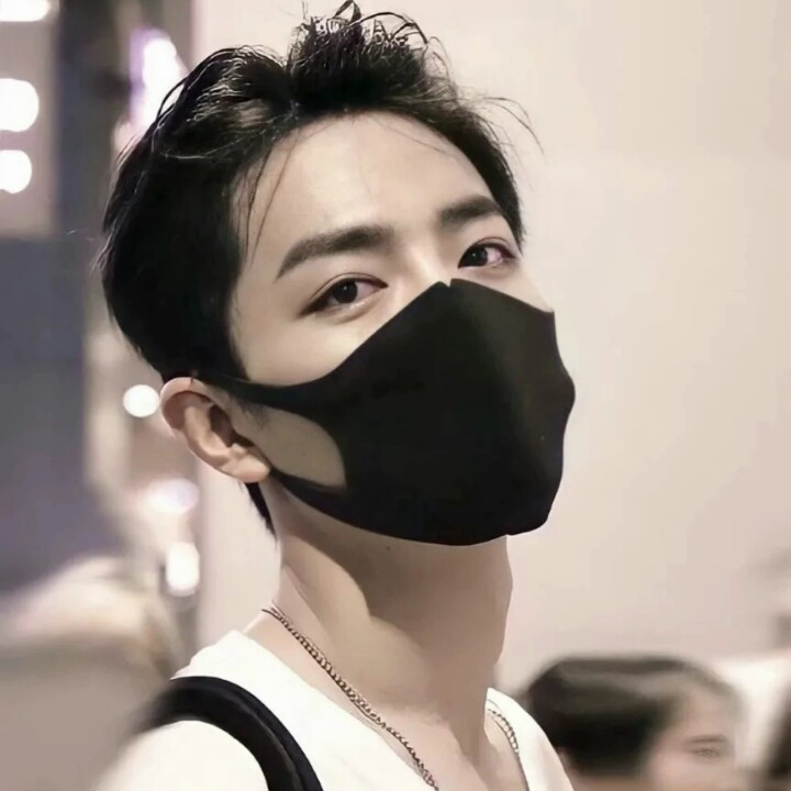 ω?)ノ- ( ゜- ゜)つロ